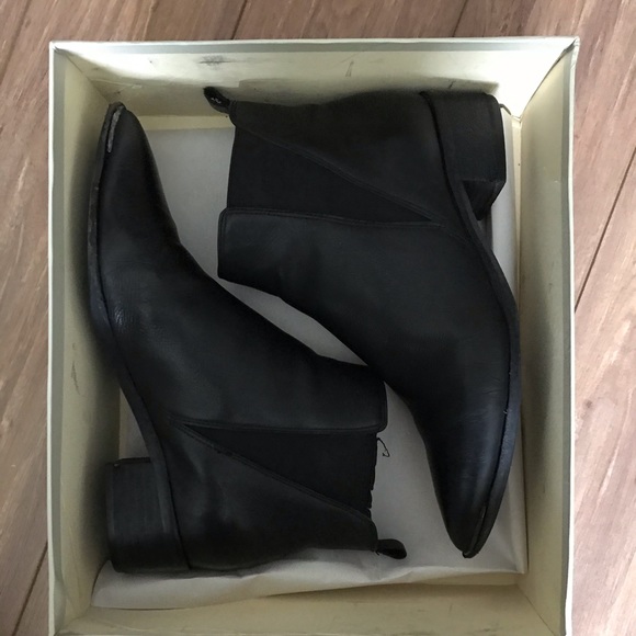 Marc Fisher Yale Chelsea Boots - Picture 8 of 9